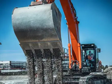 Giving gravel a second life: How to protect the environment while constructing excavation pits