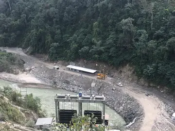 Bauer Spezialtiefbau stellt Dichtwand für Wasserkraftwerk in Nepal her