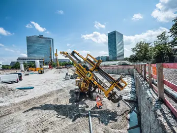 Bauer Spezialtiefbau stellt Baugrube für Bürogebäude in München her
