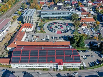 Vor kurzem hat die BAUER AG am Standort Schrobenhausen eine neue Photovoltaik-Anlage in Betrieb genommen.