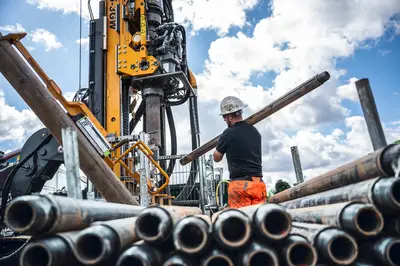 Mehr als 19.200 Bohrmeter wurden ausgeführt und insgesamt 160 Erdwärmesonden eingebaut. 