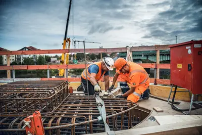 Roughly 7,300 m² of concrete and approx. 900 t of reinforcement steel will be installed during the shuttering and concrete works.